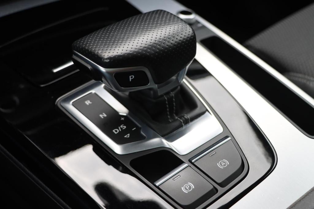 Audi Q5 50 tfsi e quattro s edition competition 300pk s-tronic | pano | luc