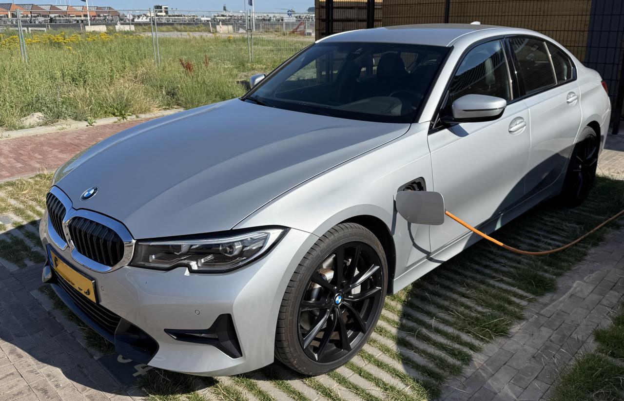 BMW 330e High Executive | 2 jr. Gratis Onderhoud | Leder |  LED