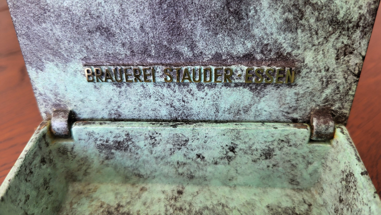 Brauerei Stauder Essen zwaar (bronzen?) doosje vogel reliëf