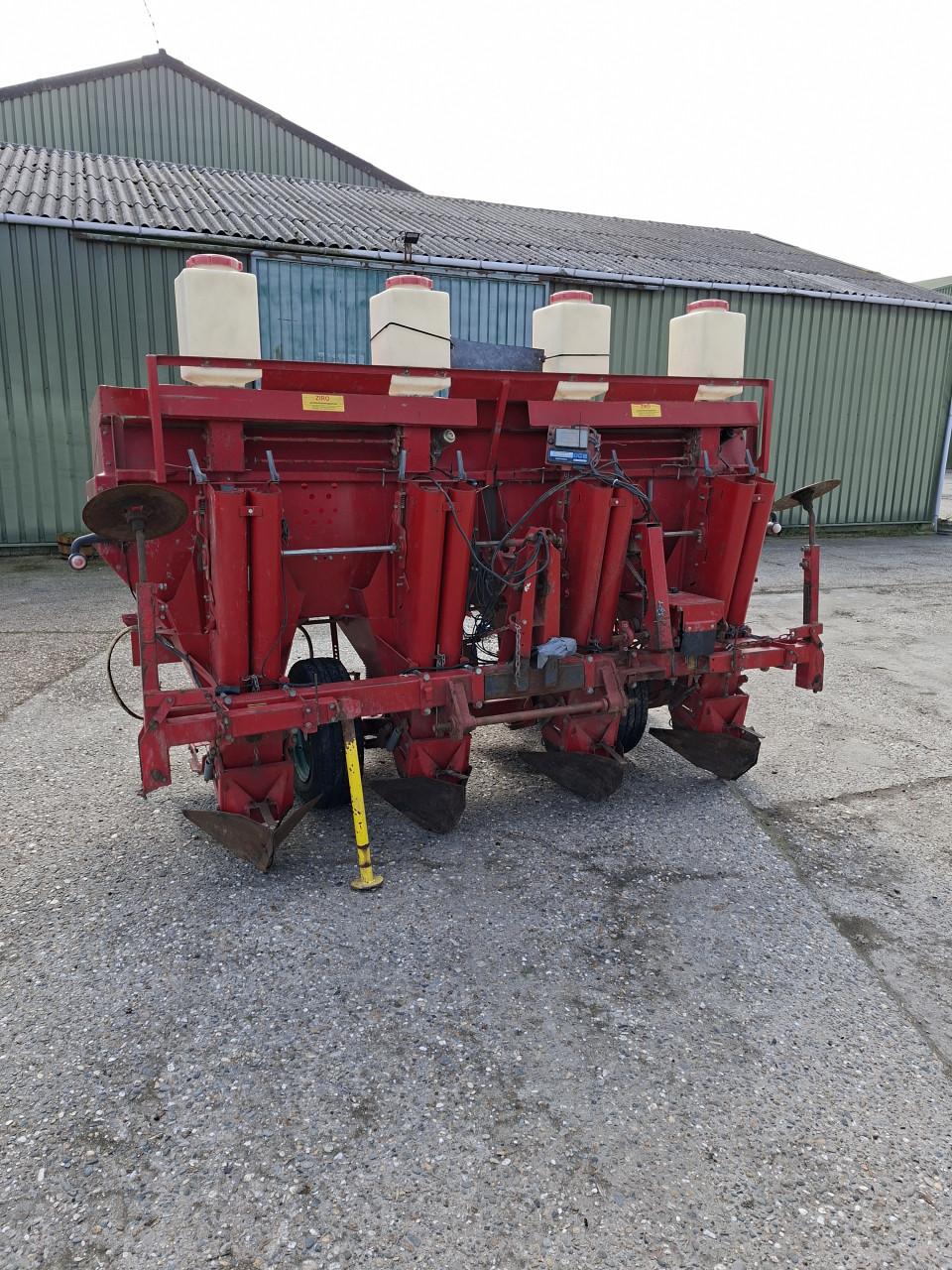 Kverneland UN3100 pootmachine