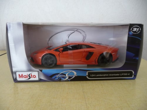 Lamborghini's 1/24 Gallardo Aventador Bburago Maisto