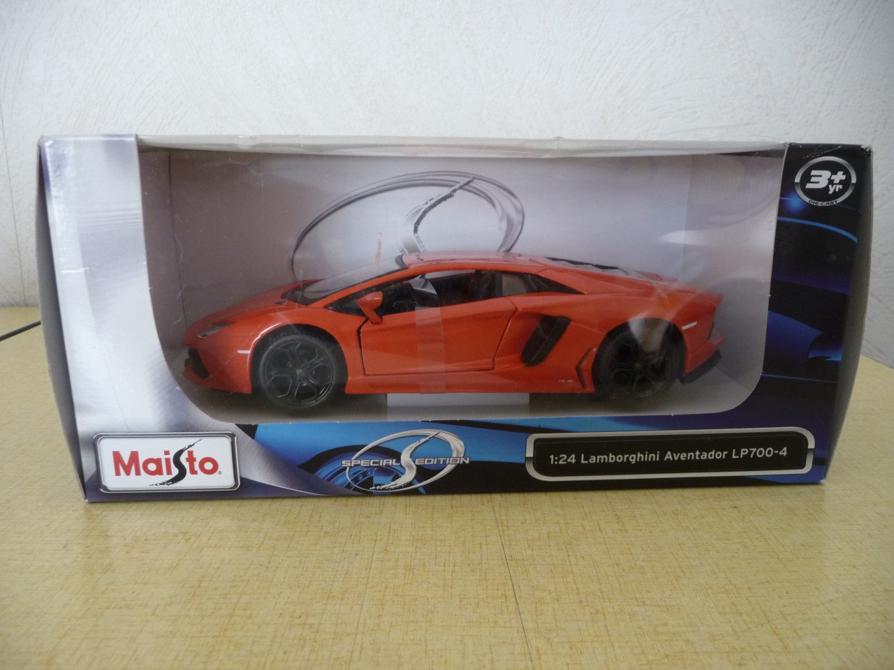 Lamborghini's 1/24 Gallardo Aventador Bburago Maisto