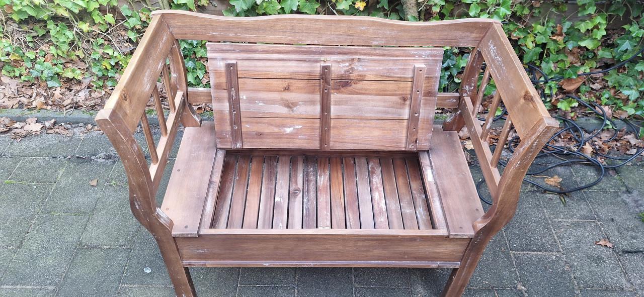 Massief houten tuinbankje met opbergruimte onder opklapbare zitting