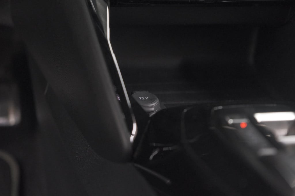 Peugeot 208 puretech 131 eat8 gt | camera | dodehoekdetectie | navigatie | 
