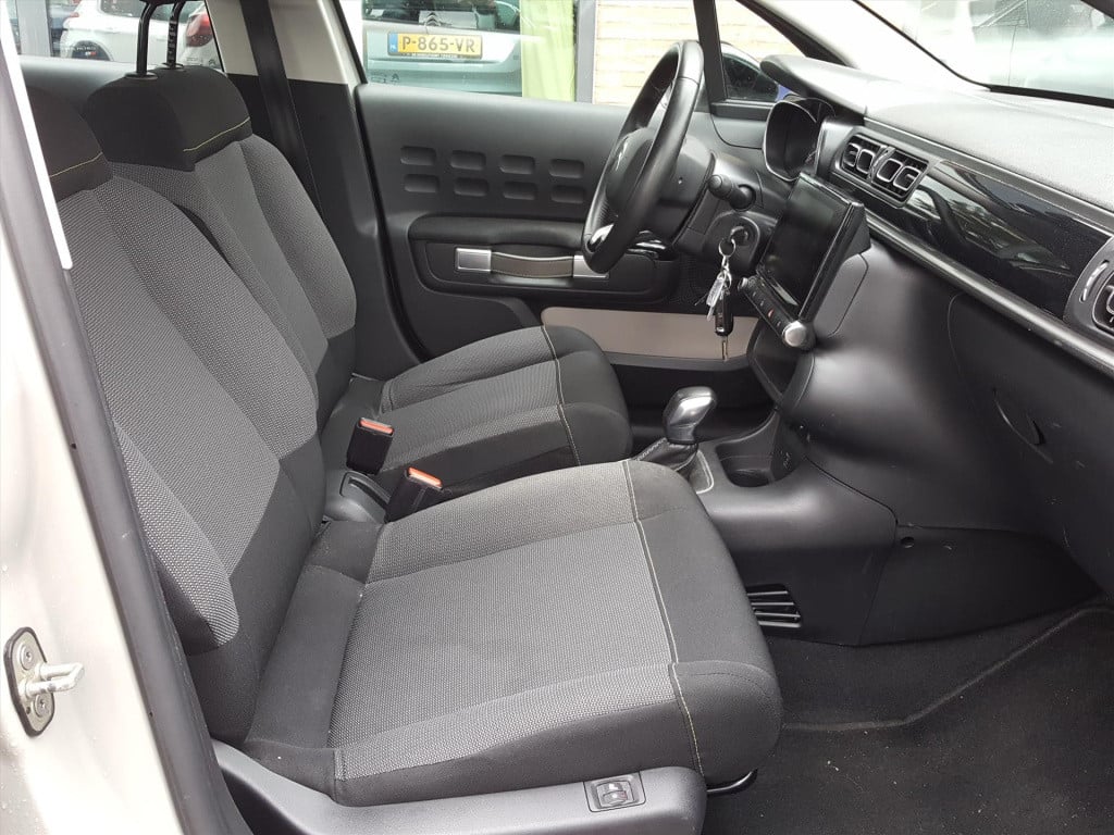 Citroen C3 shine 1.2 pt-110pk automaat navigatie via apple carplay & androi