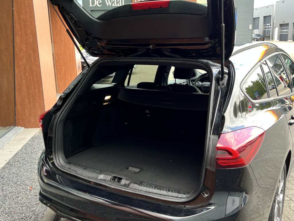 Ford Focus wagon 1.0 ecoboost hybrid st line | winter package | camera | cr