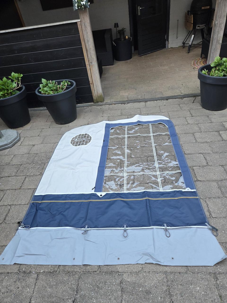 Isabella ambassador crown voortent