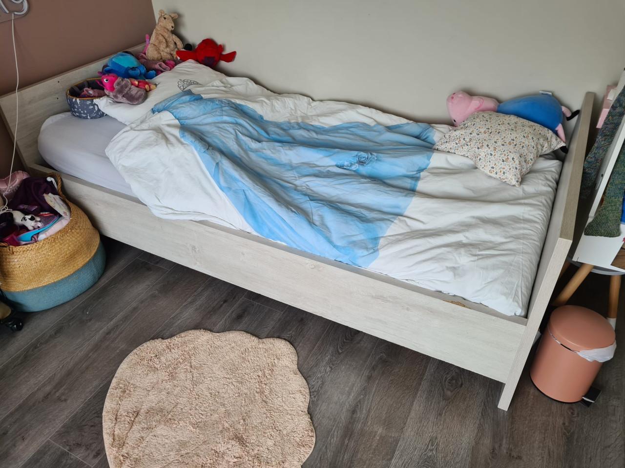 Bed 90/200 zonder matras en lattenbodem