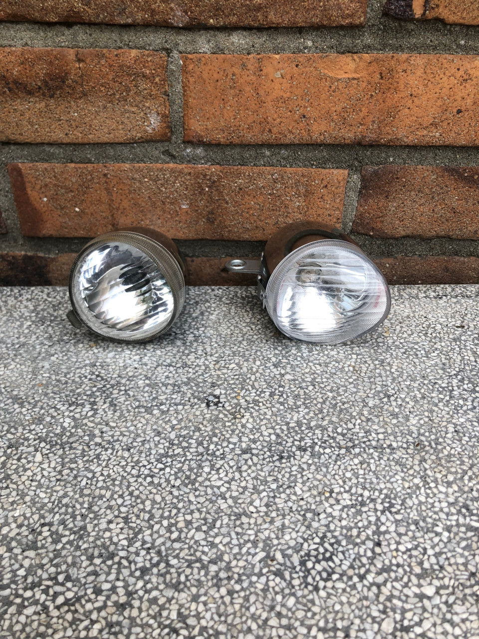 2 vintage koplampen.