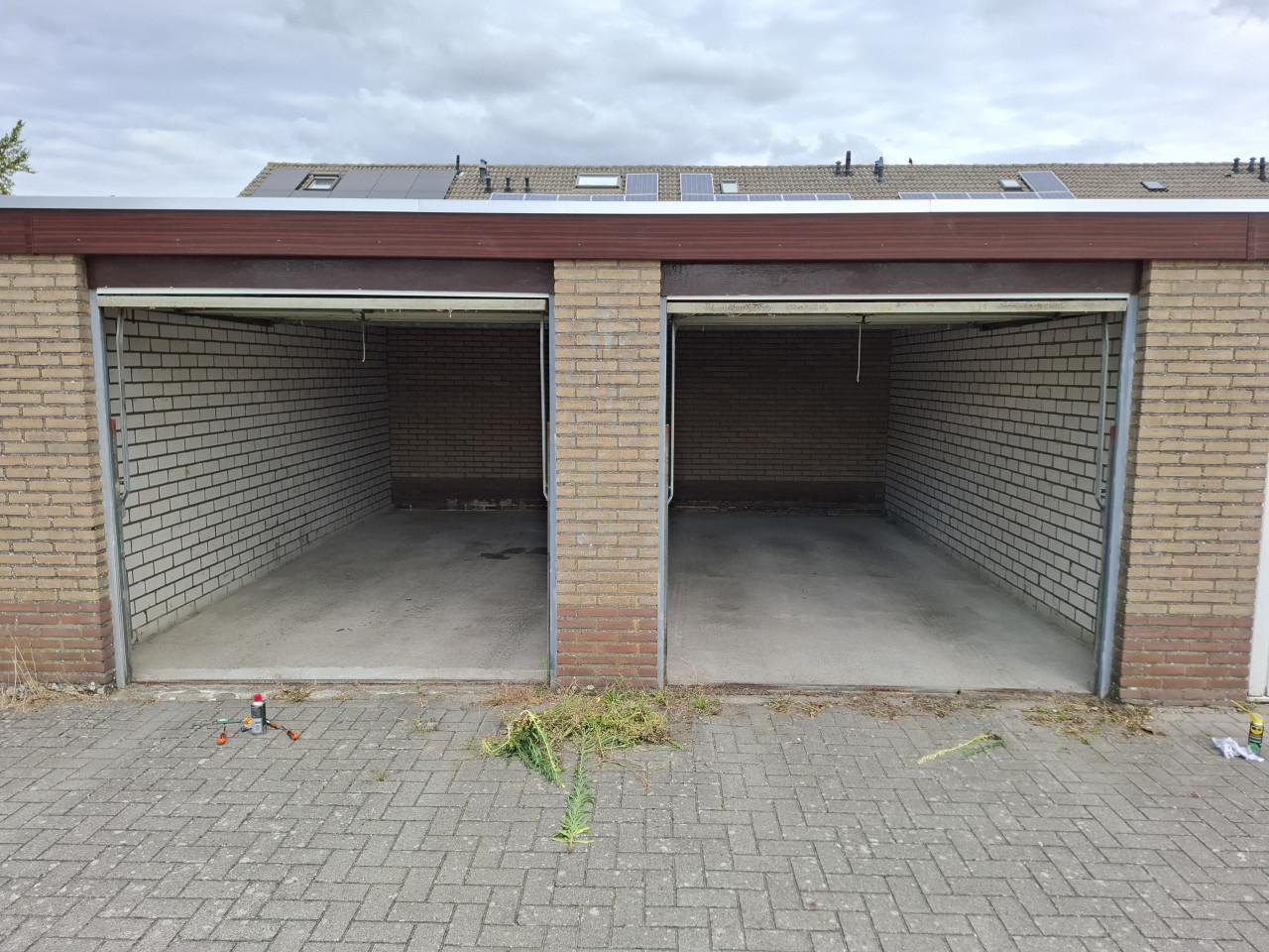 Te huur: 2 x Garage box Robertstraat Axel
