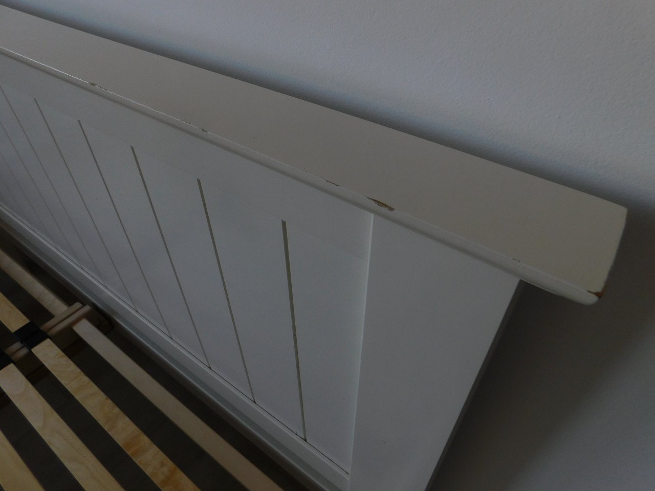 Ombouw twee persoons bed met bijbehorende lattenbodem.