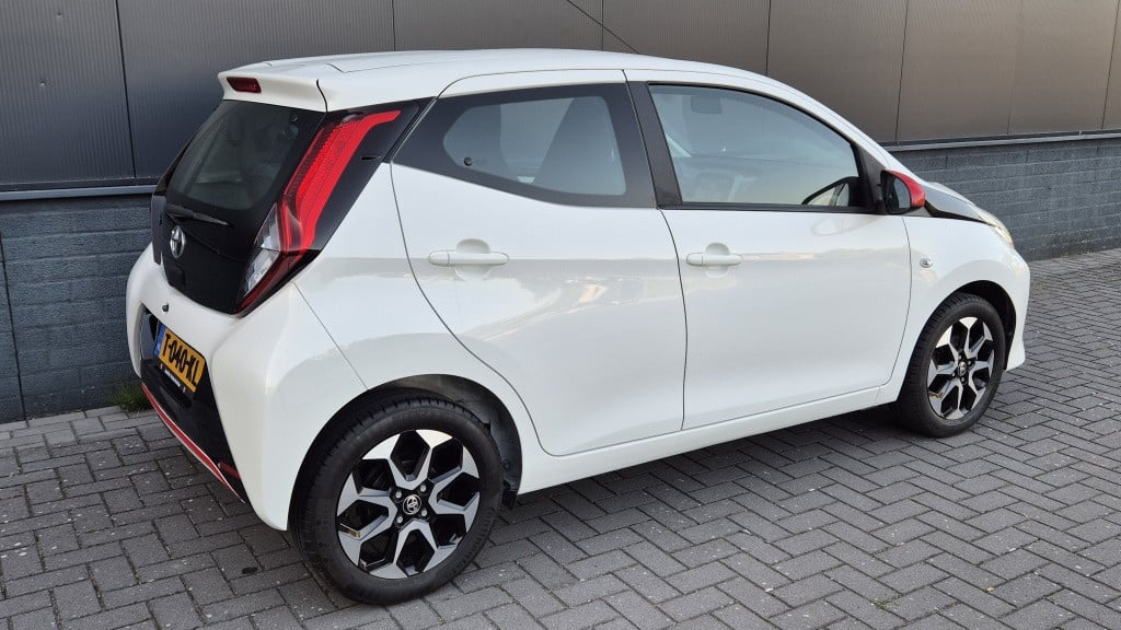 Toyota Aygo 1.0 vvt-i x-cite*automaat*airco*camera*apple-carplay*android*