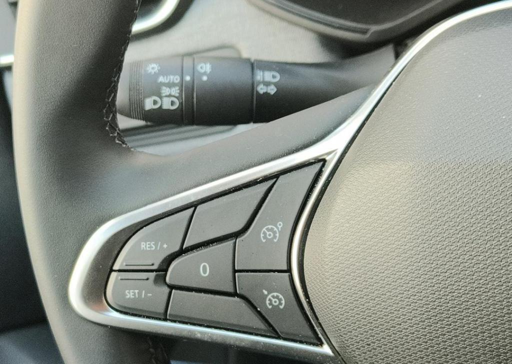 Renault Clio 1.6 e-tech full hybrid 145 evolution - navigatie