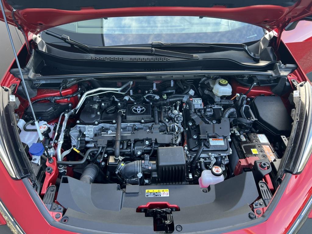 Toyota C-hr 1.8 hybr 140 first