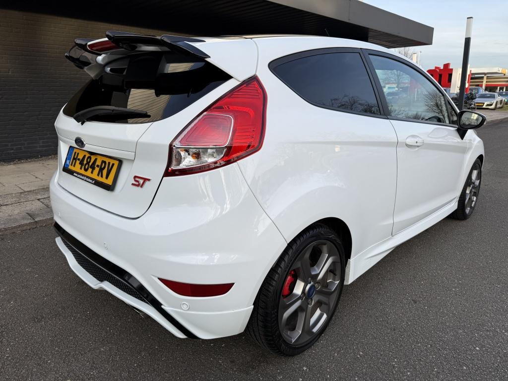 Ford Fiesta 1.6 st // nieuwe motor + koppeling, distributie en grote beurt 