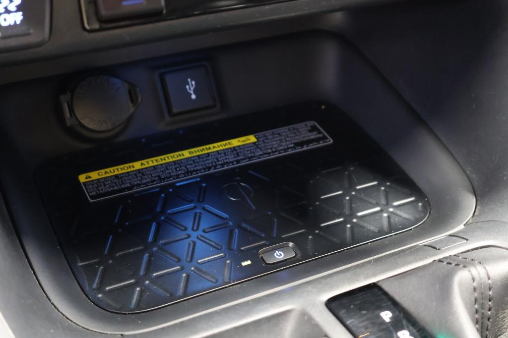 Toyota Rav4 2.5 hybrid awd bi-tone | jbl