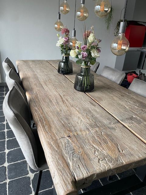 Eettafel van chinese luiken gemaakt