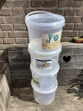 Plastic emmers