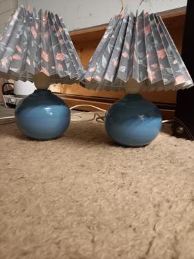 Blauwe bedlampjes met losse kapjes