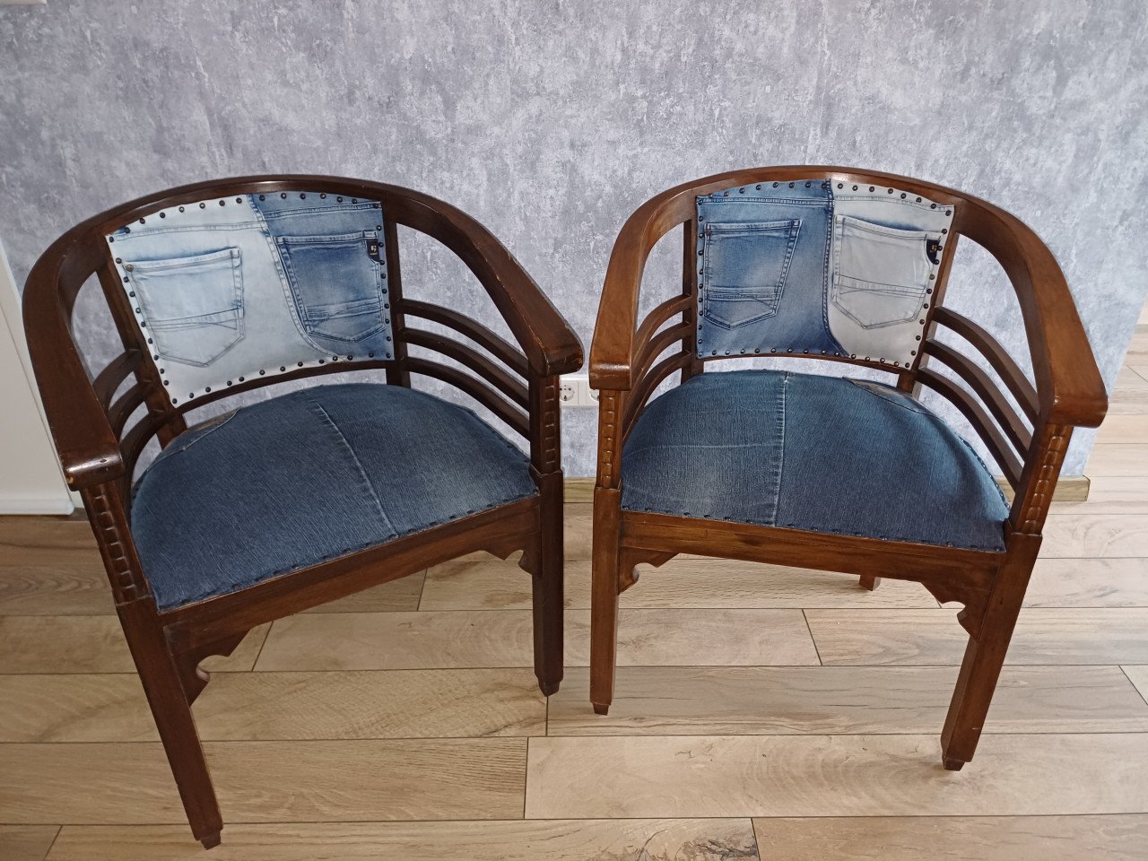 Stoelen in spijkerstof