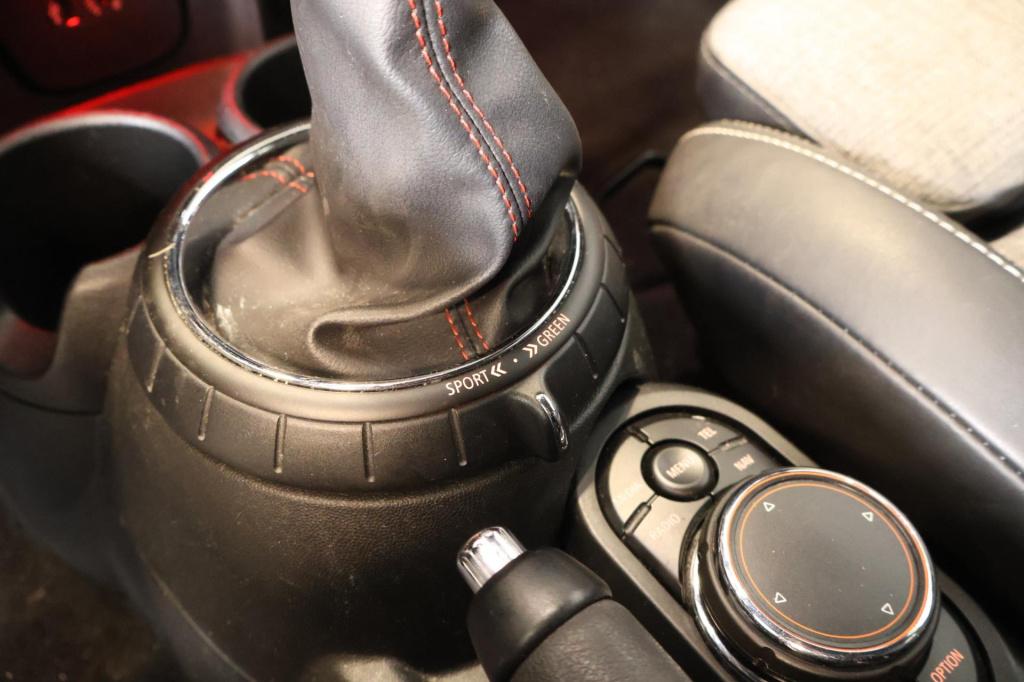 Mini Cooper 1.5 chili serious business nl auto, jcw in en exterieur, stoelv