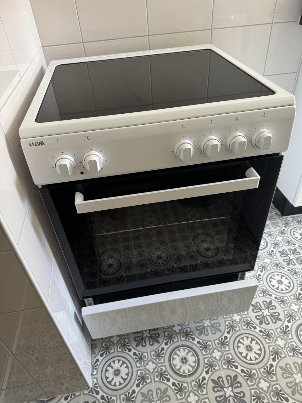 ETNA Inductie Fornuis + Oven (FIV560 Wit) – 2-Fase – topstaat!