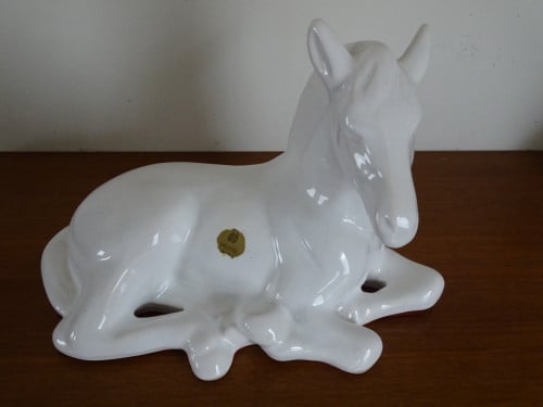 Vintage beeld Liggend Paard Delfts Wit keramiek