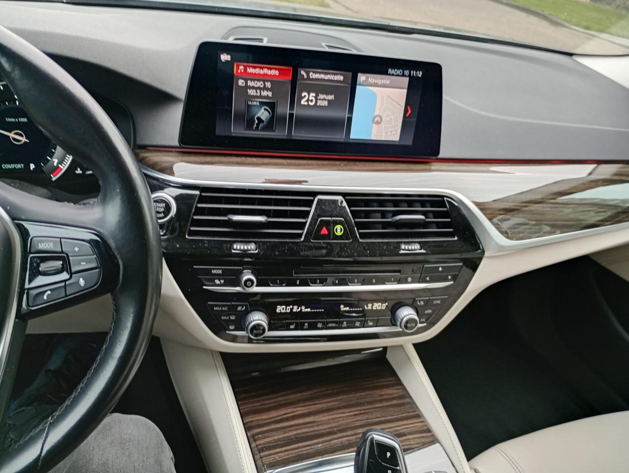 BMW 520i Business Edition | Leder | Trekhaak | APK 11-2026
