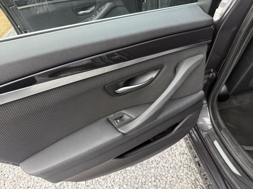 BMW 5 Serie 528i 6-cilinder executive sedan