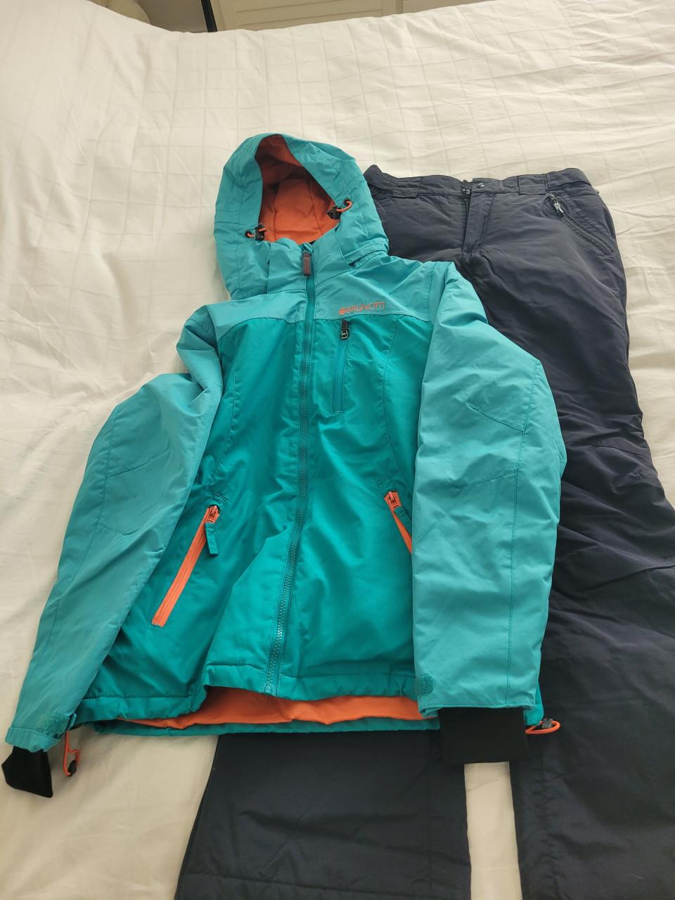 Leuke ski-outfit voor dames (jas en broek)