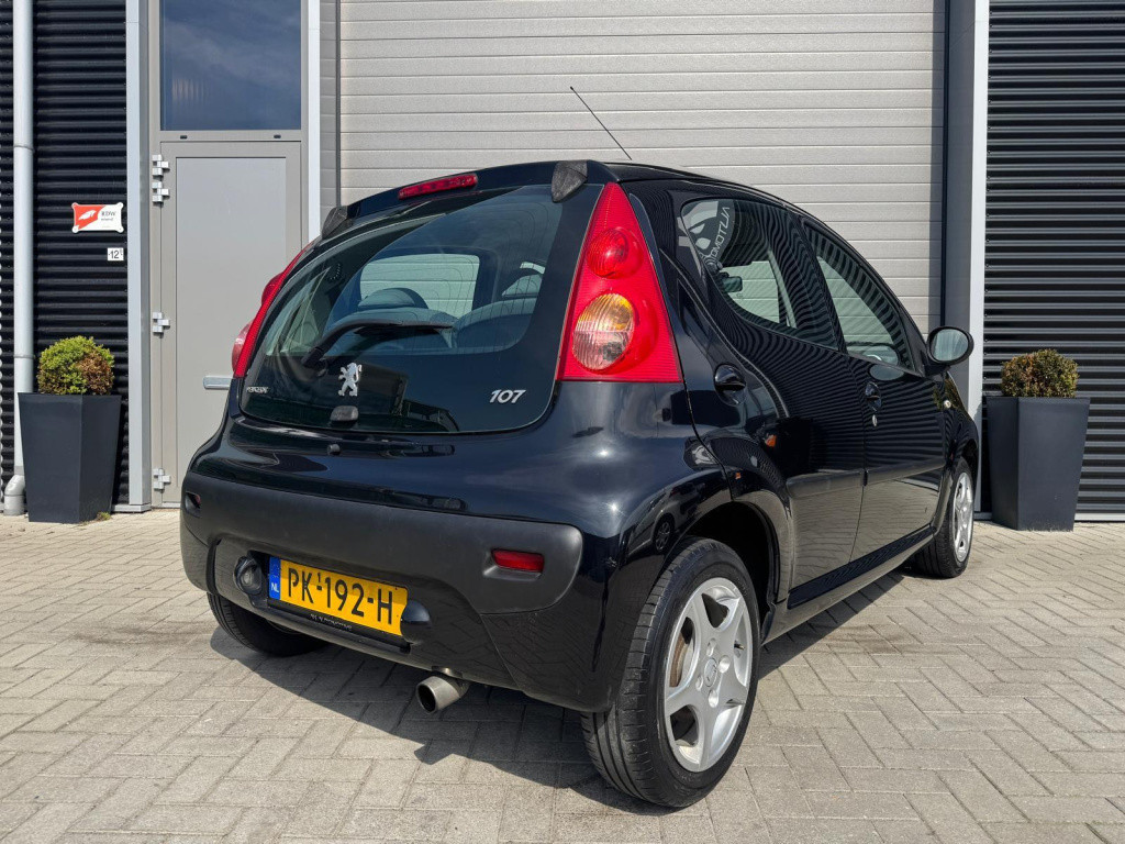 Peugeot 107 1.0-12v xs urban move/nap/apk/airco