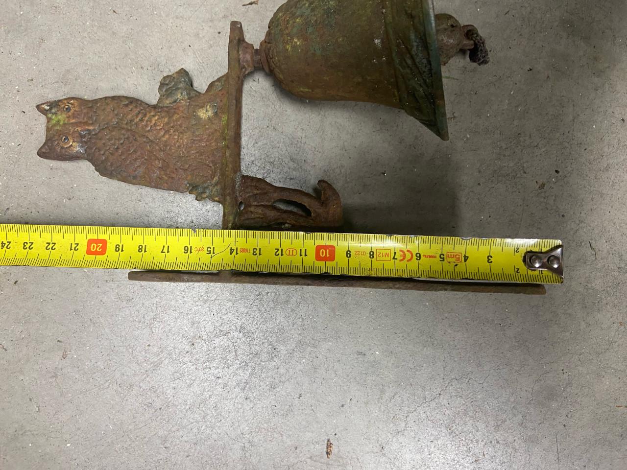 Vintage metalen bel met “UIL”