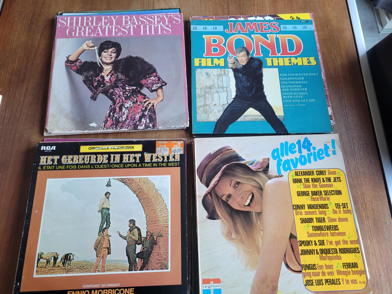 24 Heerlijke Evergreen LP's....