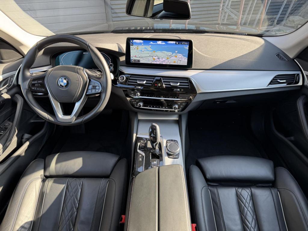BMW 5 Serie touring 530e xdrive business edition plus soh 98% nl-auto!