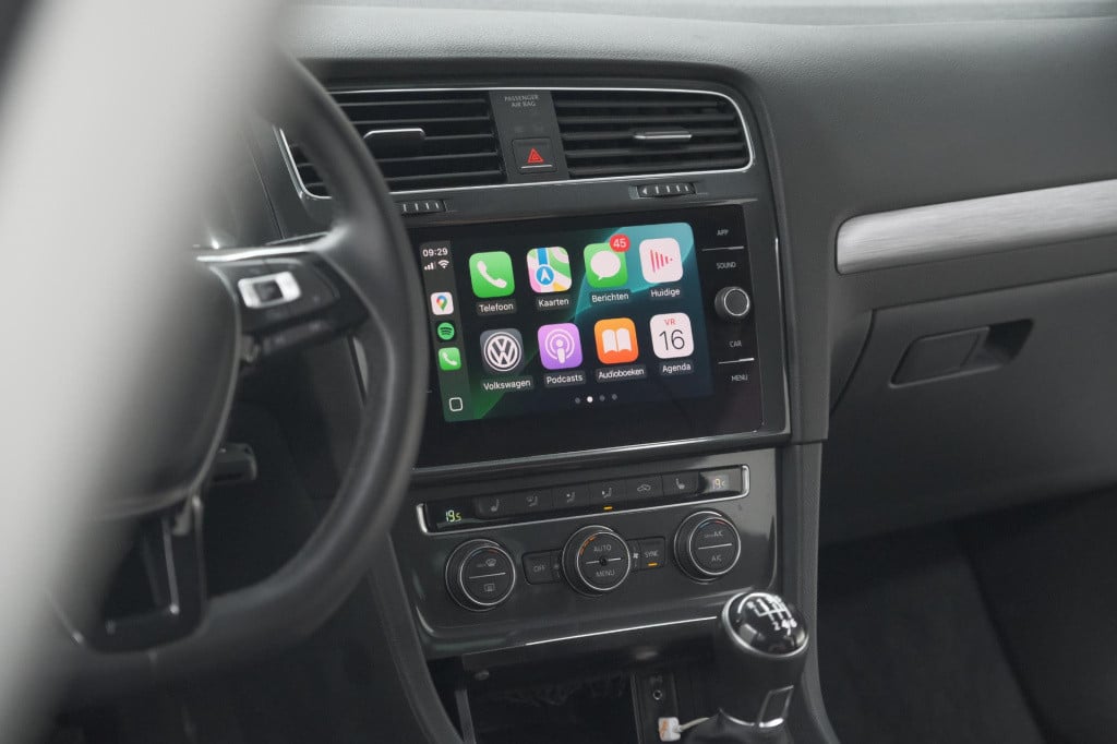 Volkswagen Golf 1.0 tsi 110pk highline | adaptieve cruise control | apple c