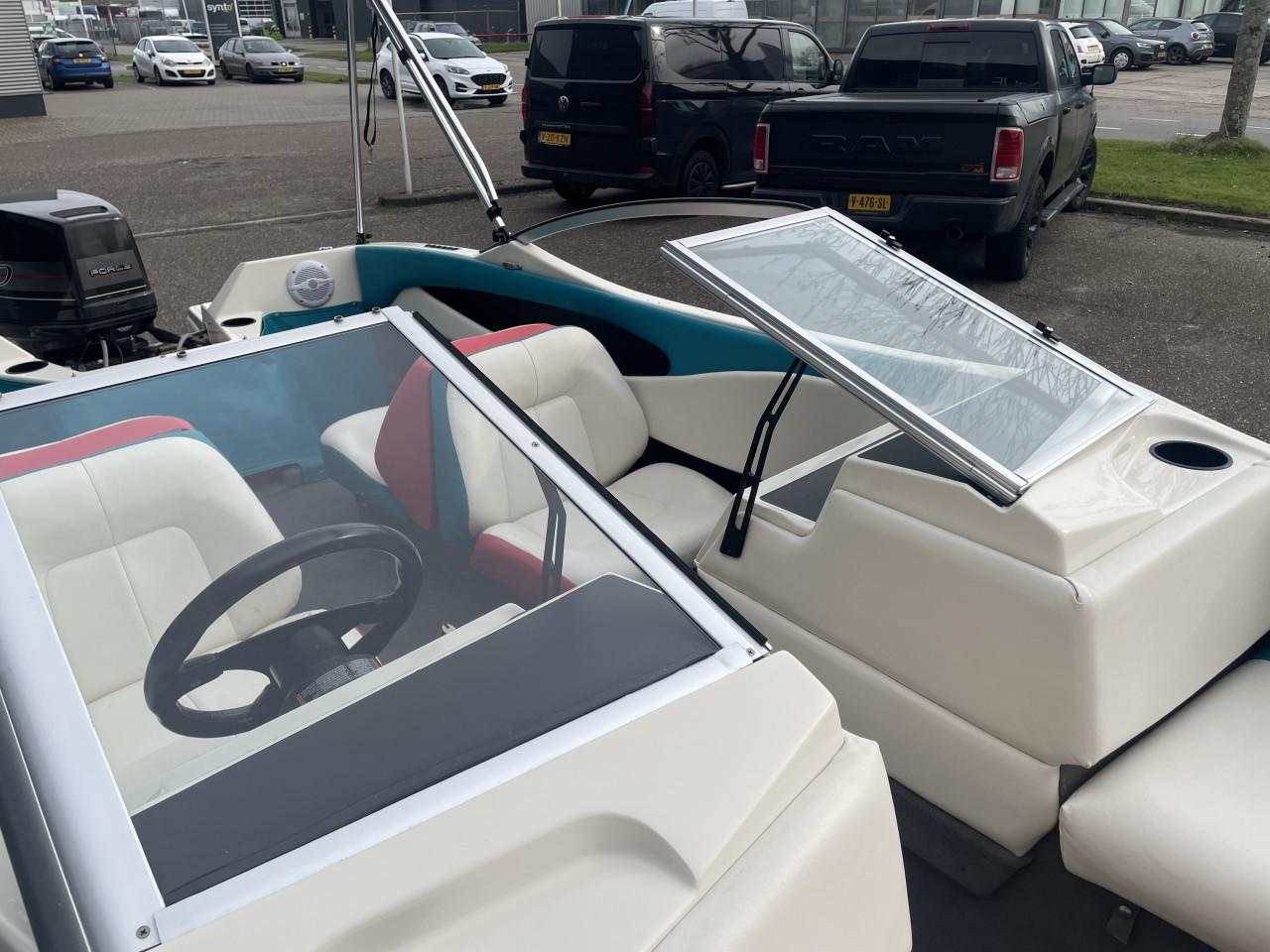 BAYLINER CAPRI BOWRIDER
