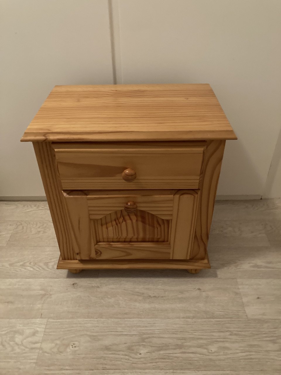 Stoelen en kastjes