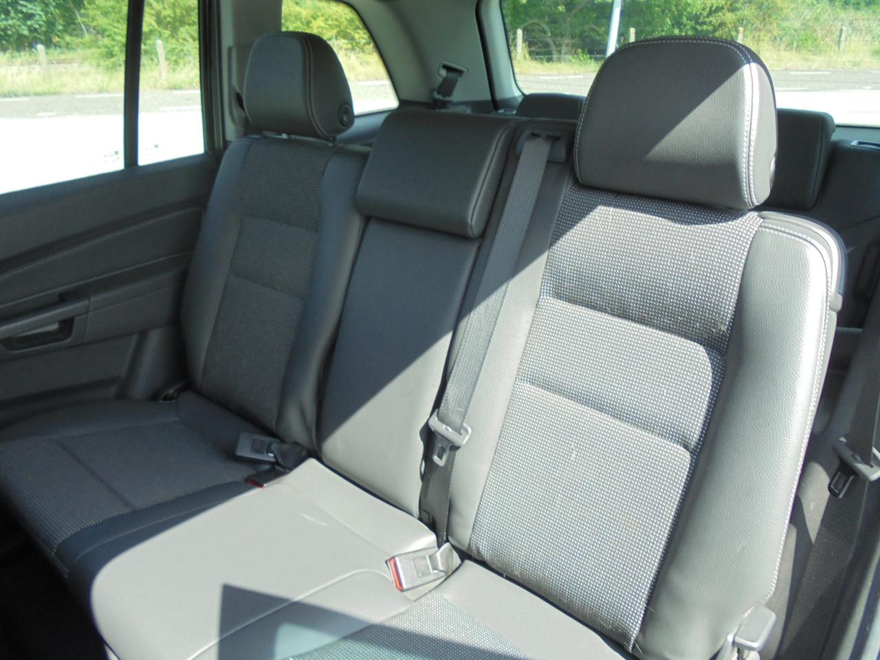 Zafira 1.9 CDTi Cosmo AUTOMAAT bouwjaar 2009 eerste eigenaar Apk Juli 2027