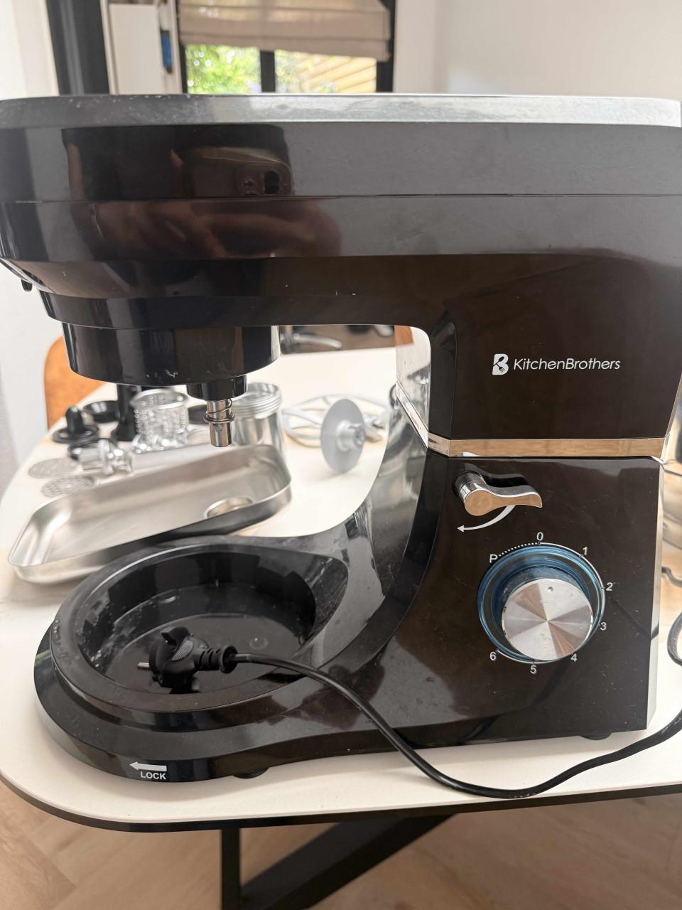 KitchenBrothers Keukenmachine 1.500w 6,2L RVS + accessoires