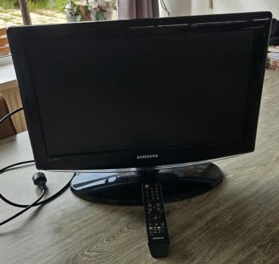 23 inch Samsung TV LE23R81B