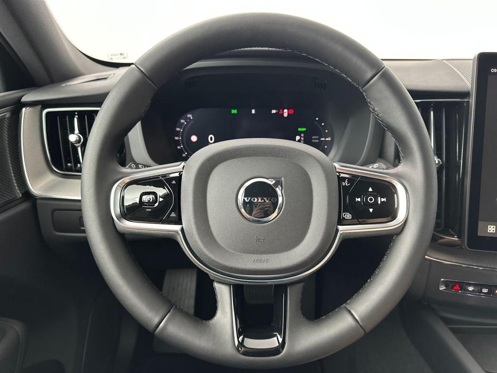 Volvo XC60 plus black edition recharge 360 camera