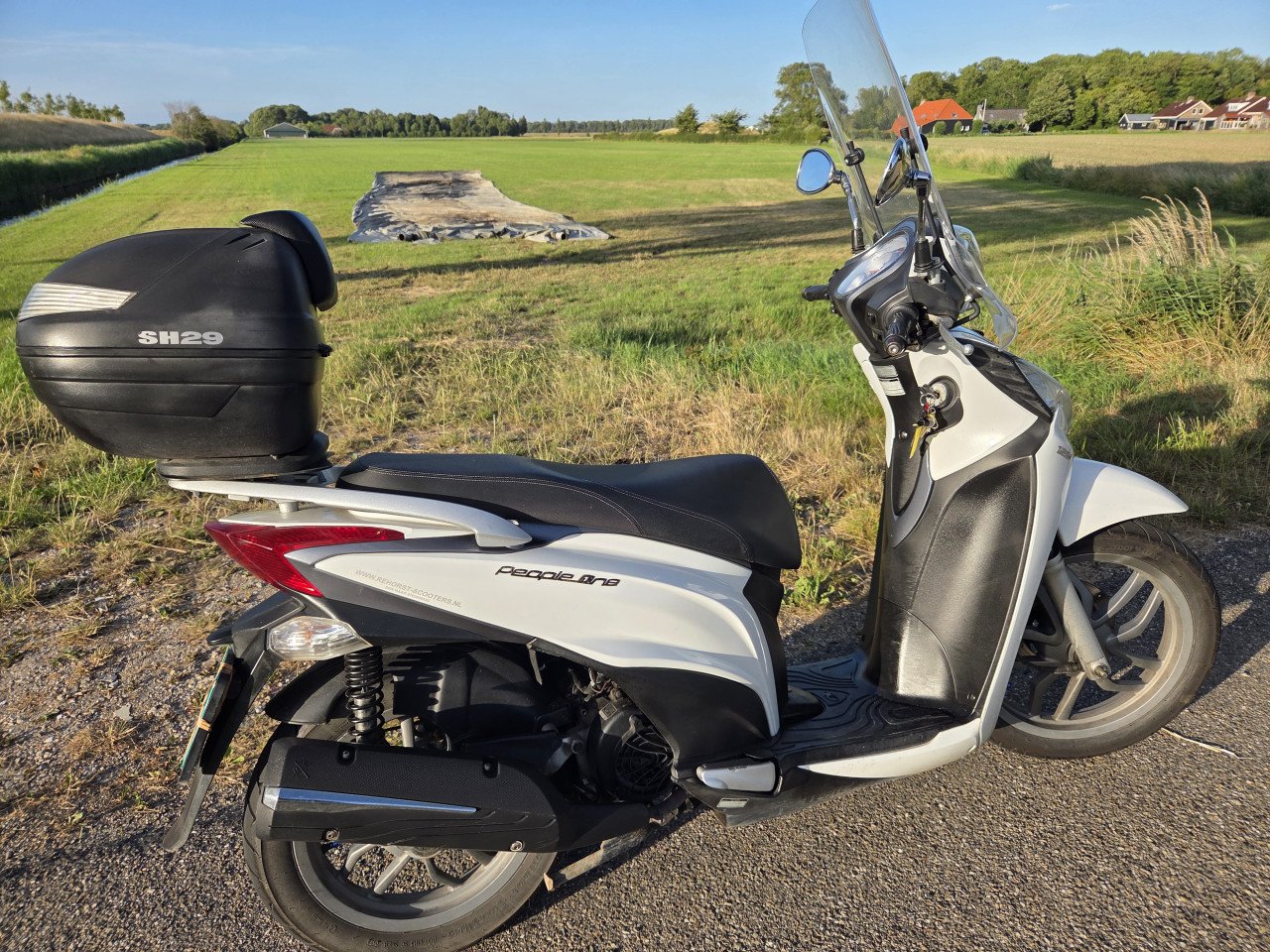 Kymco People one 125cc (A1 geschikt 7KW) op motorkenteken