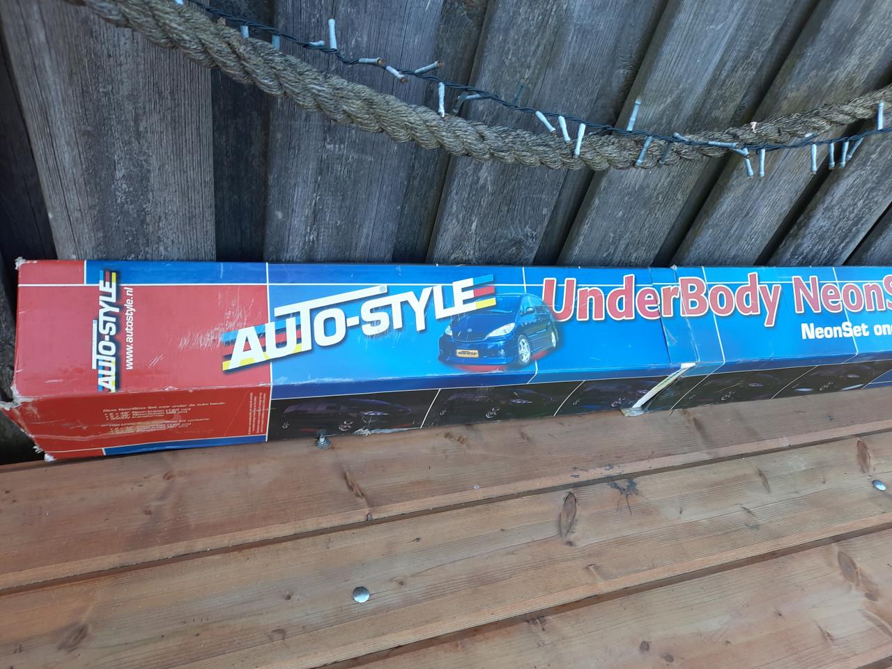 Te koop neon verlichting voor onder de auto