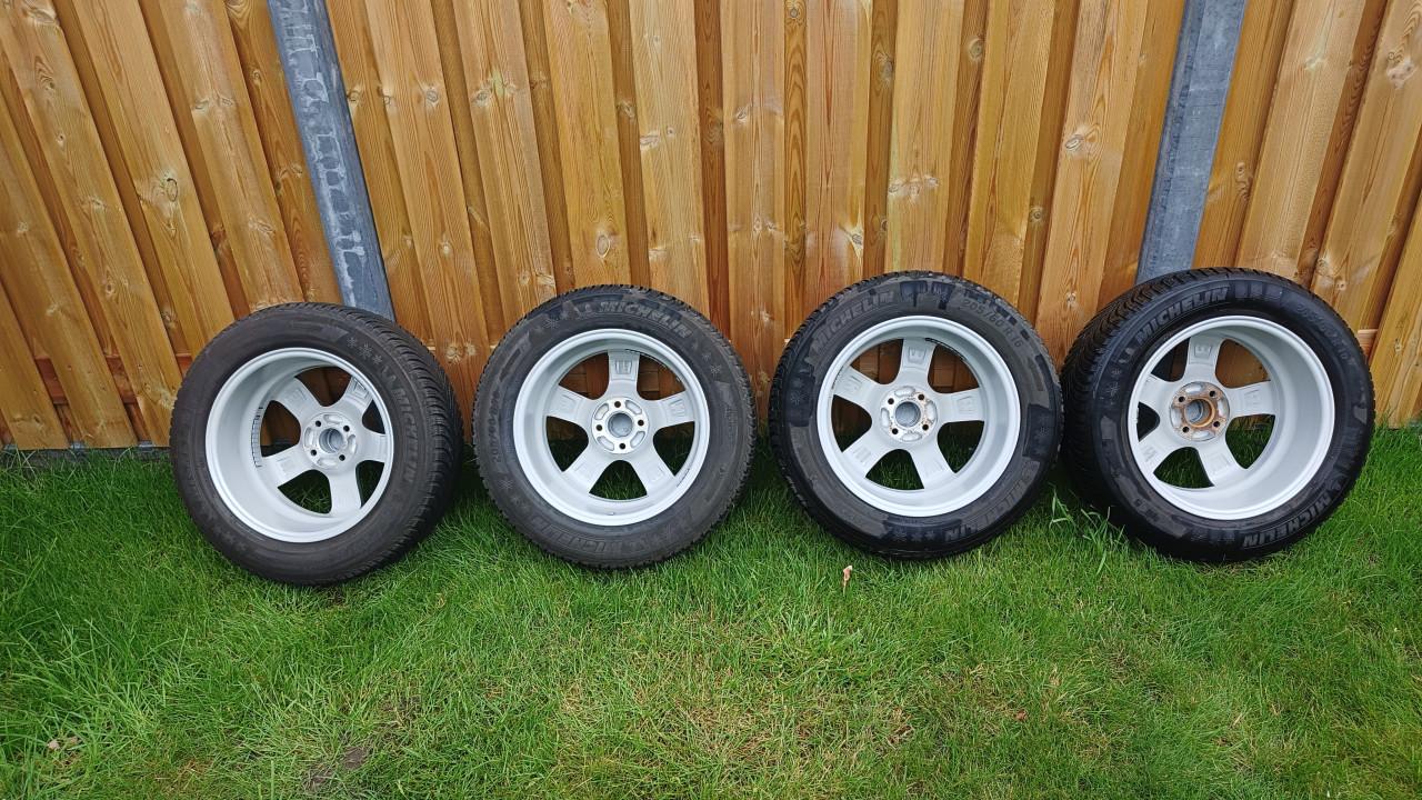 Winterbanden set 16 inch in perfecte staat op lichtmetalen velgen