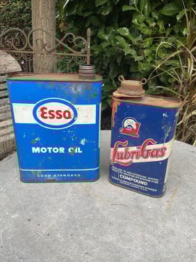 Oude blikken Esso en Lubri Gas