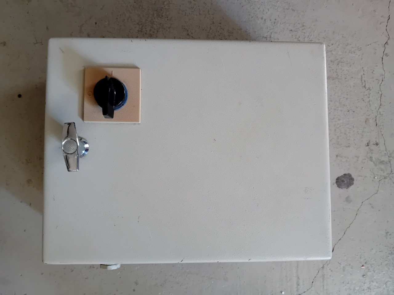 Groepenkast 6 gr. 16 A met krachtgr. 16 A in metalen kast hfdsch. 63 A