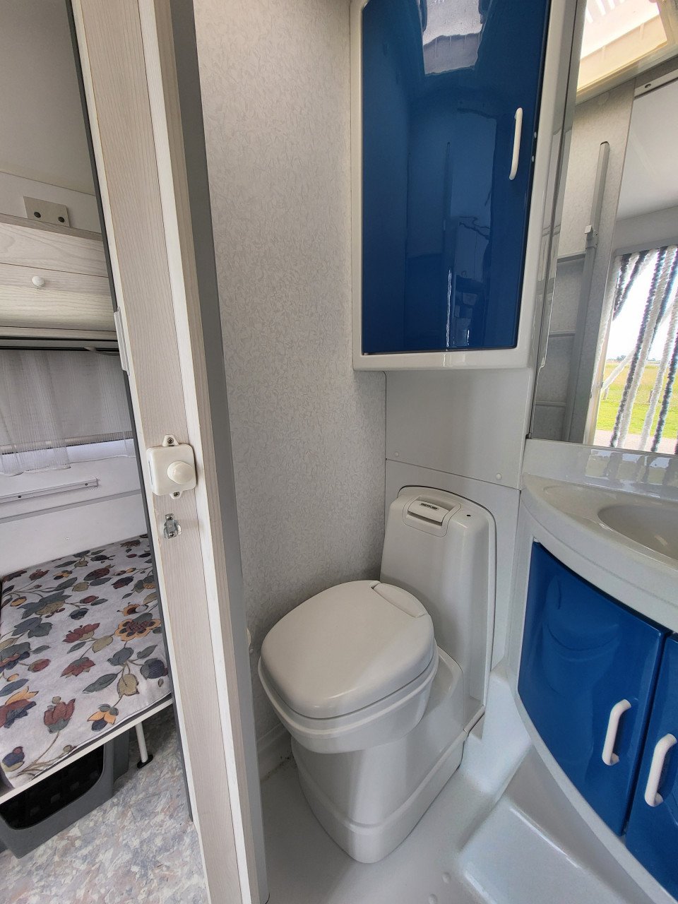 Chateau Chiara caravan 384C 1998