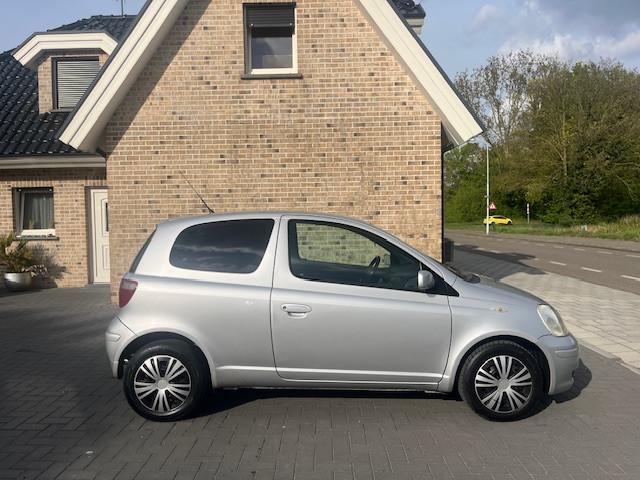 Toyota Yaris 1.3 VVT-i Sol Airco inclusief jaar apk