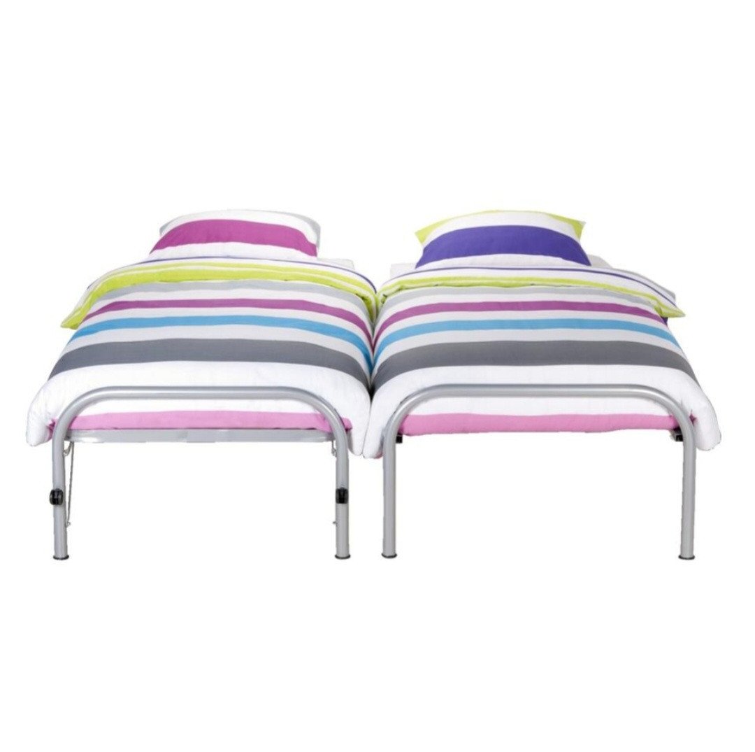 Bed met onderschuifbed met matrassen