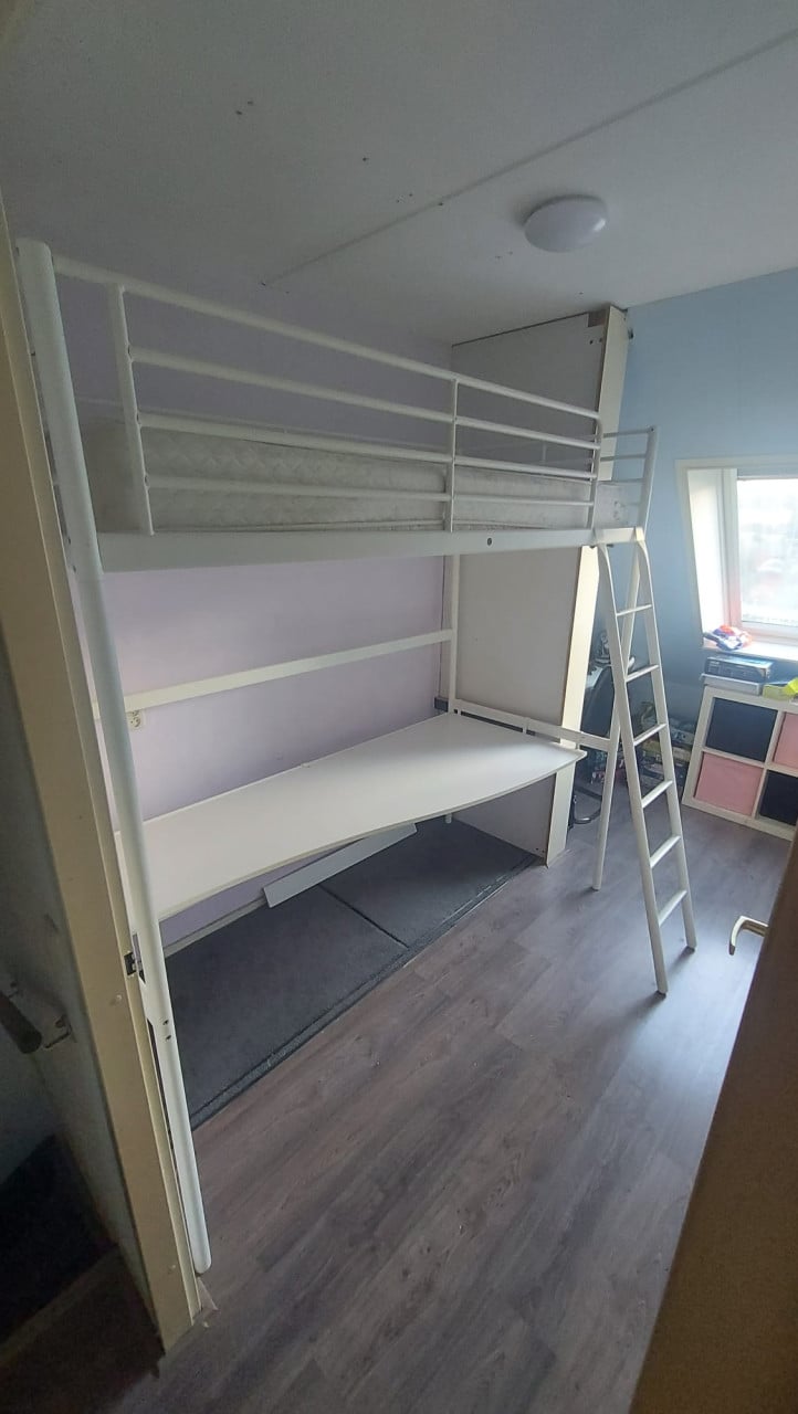 Hoogslaper met afneembare bureauplank